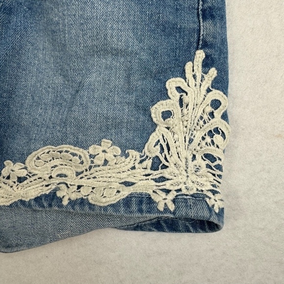 Bdg Lace Embroidered Erin Jean Shorts Womens Size 25 Light Wash High Rise - Picture 10 of 11